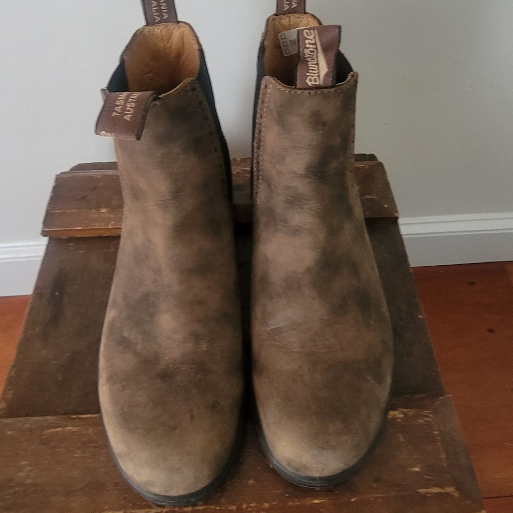 Women's Blundstone boots size 9